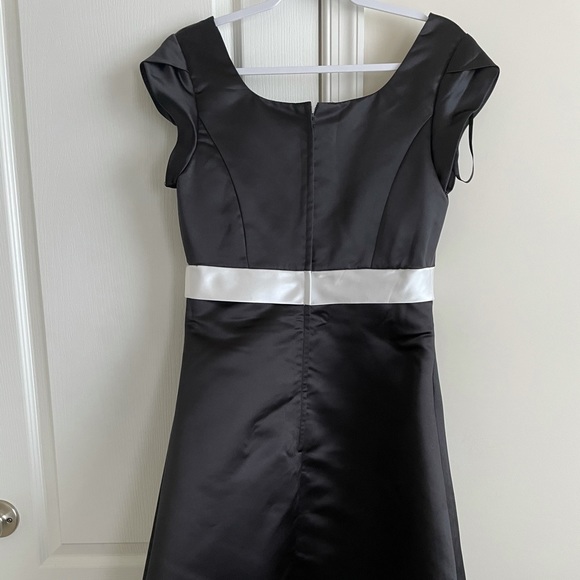 Women’s Black and White gown size 14 NWOT - Picture 4 of 4